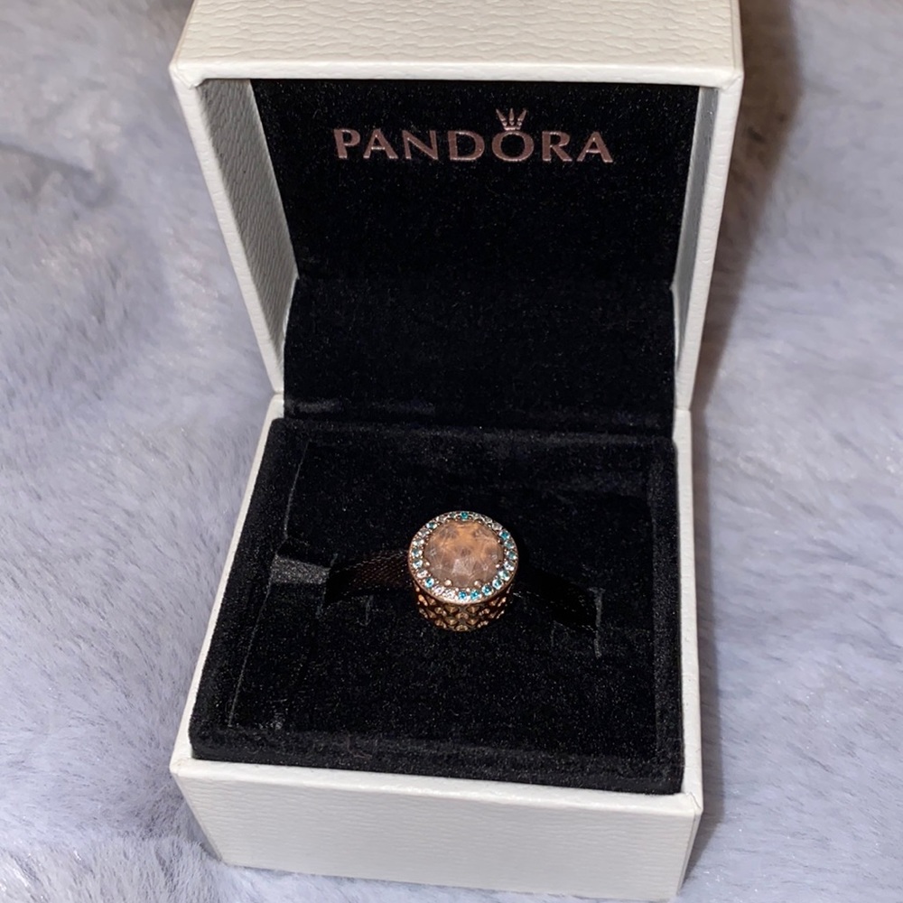 Rose gold round pendant